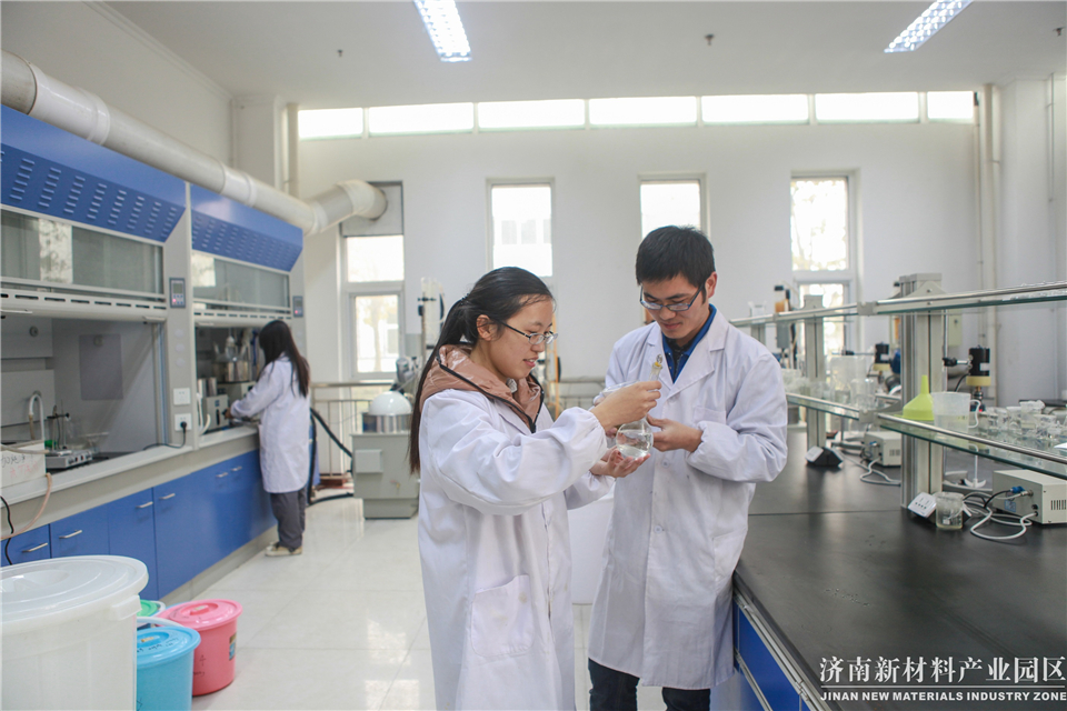 高校和科研院所在园区建设研发、中试和产业化基地，实现了产品研发、中试、投产“一站式、一条龙”1.jpg